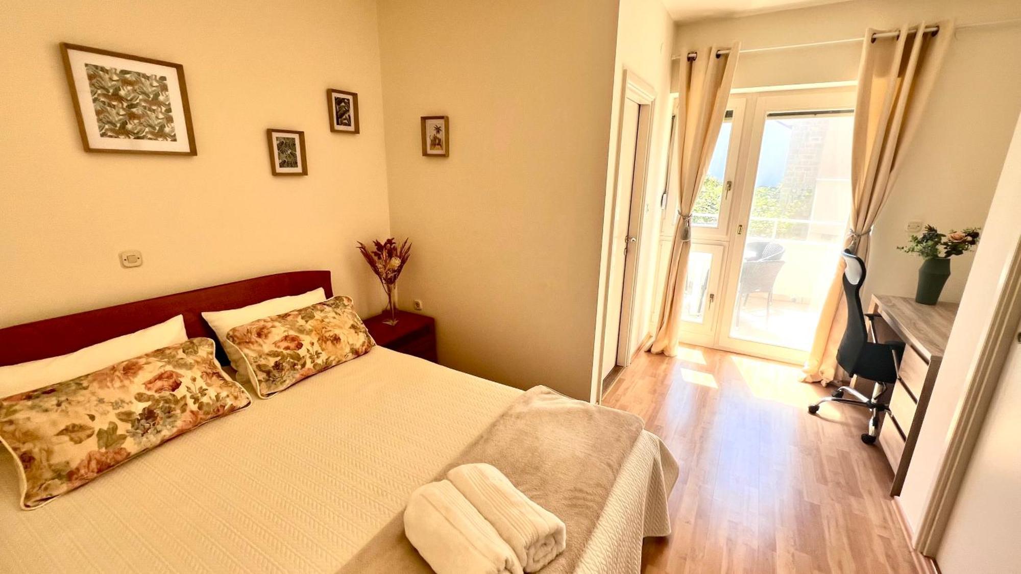 Beach Apartment w Sea Views, 3x Big Rooms w En-Suites Šibenik Exterior foto
